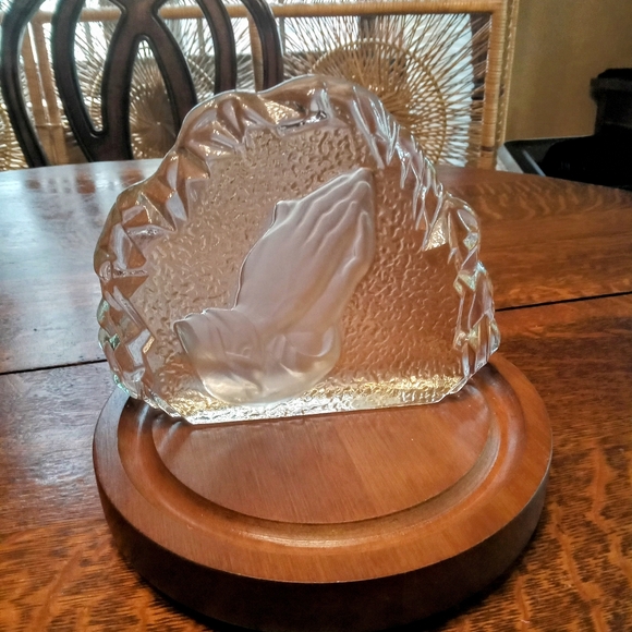 Viking Glass Frosted Praying Hands Art Glass - Picture 4 of 4